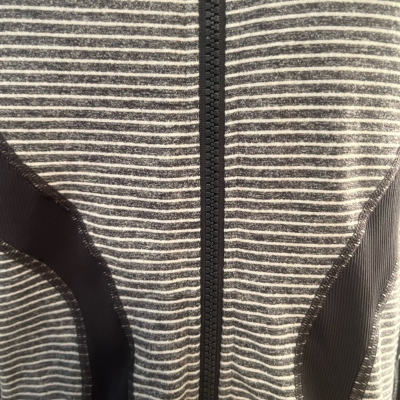 Lululemon - Picture 2 of 3